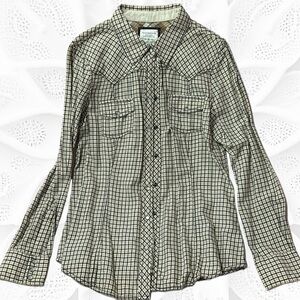 Long sleeve button down shirt. Western style. Checkered print. Snap buttons.